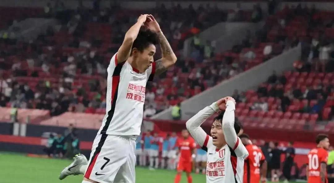 关于转会期突围战来临；武汉三镇围绕社区盾伤情更新；赛场秩序良好；控场能力受关注的信息