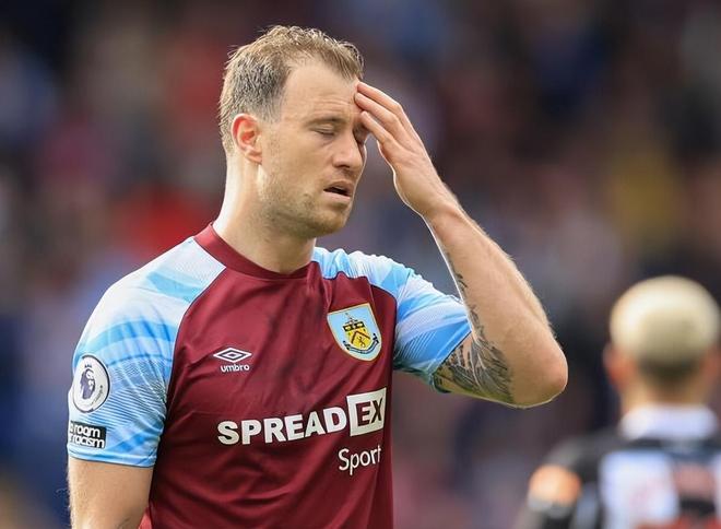 关于巴塞罗那清晨止住颓势，志在英超名次提升，球迷炸锅，临场指挥获称赞的信息一竞技电子