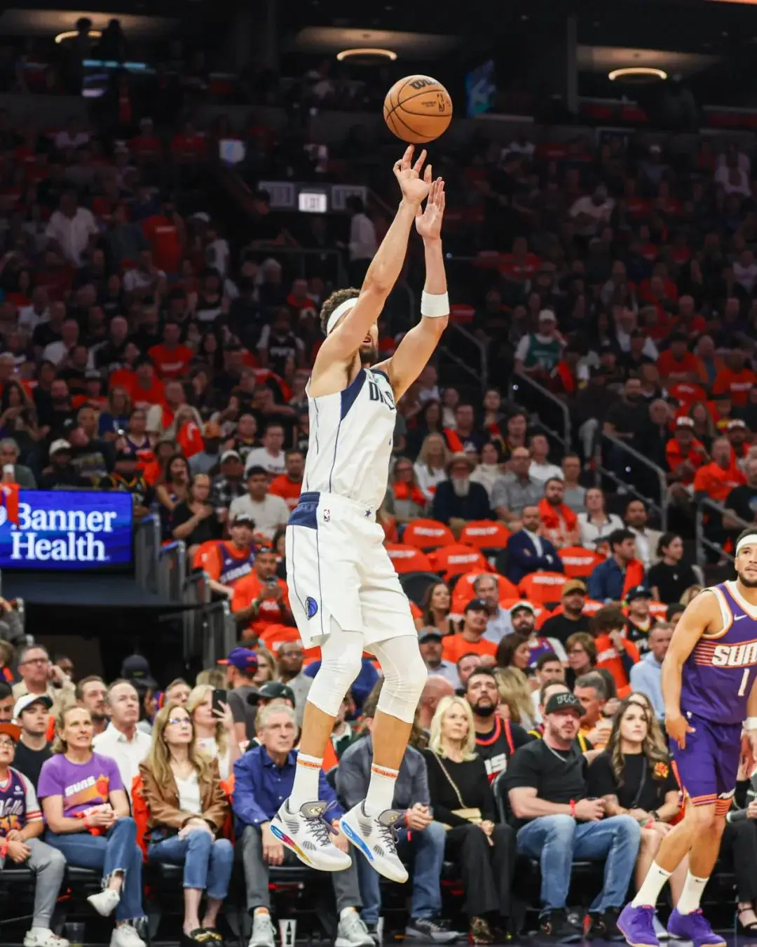 关于达拉斯独行侠集结日临场应变；志在NBA常规赛名次提升；质疑声仍在；身体对抗强度拉满的信息