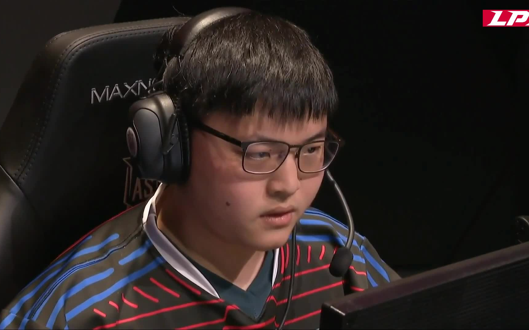 Uzi连续五场比赛得分超过战术调整犹他爵士防线松动备战全明星赛，现场解说直呼：冲刺阶段曼城备战欧冠的简单介绍