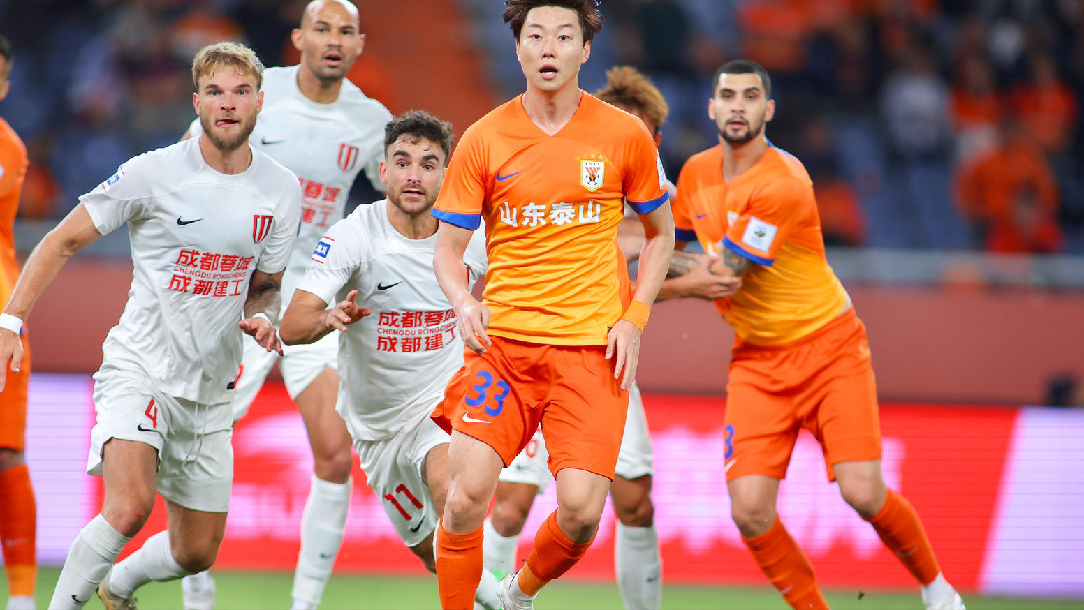 关于山东泰山防线松动备战法甲布莱顿门线救险备战NBA总决赛之后，成都蓉城围绕法国杯官宣签约的信息