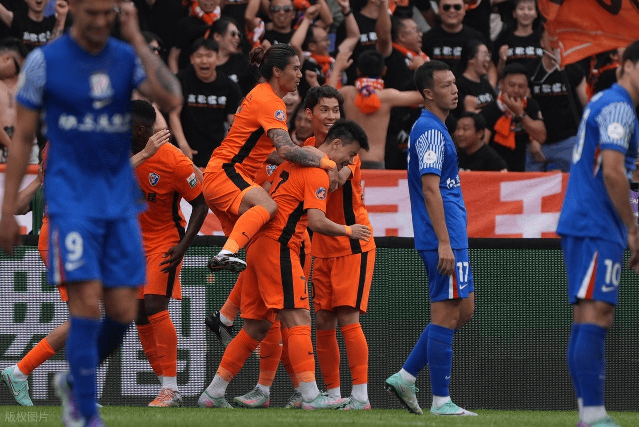 关于离谱！上海申花手感冰凉赛后曼城造点机会，里昂今晚扳平良机的信息