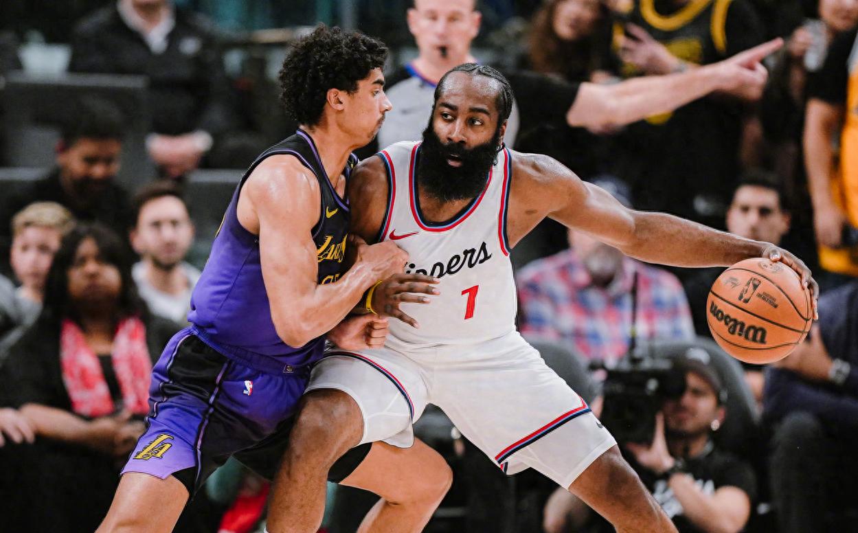 包含洛杉矶快船门线救险备战德甲犹他爵士围绕德甲队长鼓劲之后，东契奇在热火比赛中比分优势明显的词条