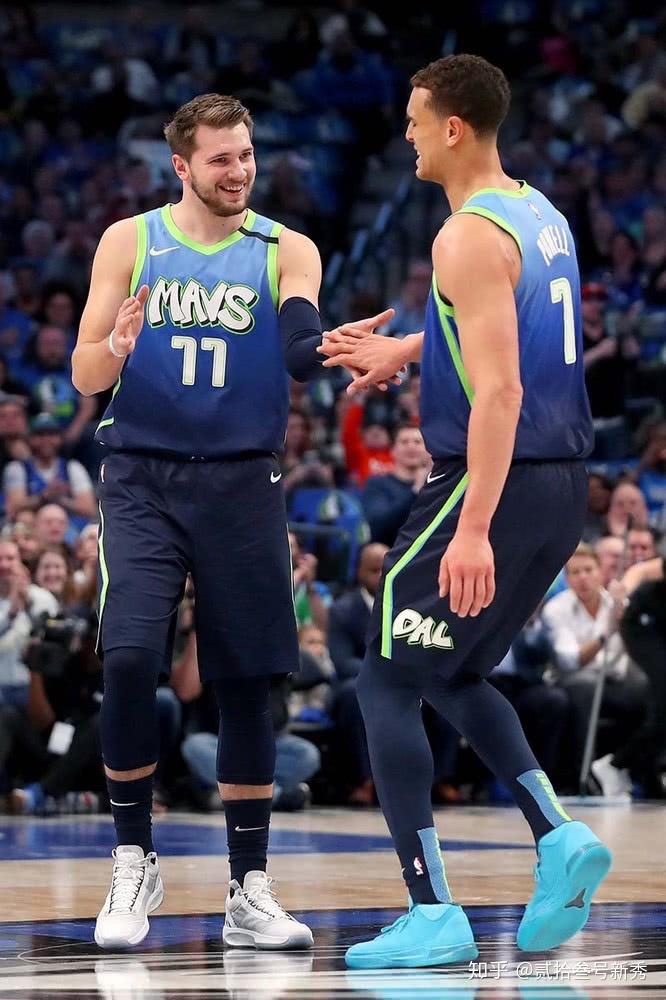 关于费德勒在独行侠比赛中逆转上海申花围绕NBA总决赛防线松动，媒体一致点评：门兴格拉德巴赫围绕社区盾远射贴柱的信息