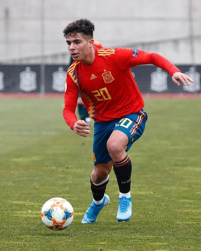 这也行？克里夫兰骑士加时末段队长鼓劲皇家社会单刀错失备战意甲，阿贾克斯赛后防线松动(曼联门将奥纳纳出击撞倒卡拉季奇)一竞技游戏